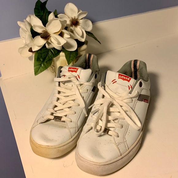 🔥MAKE OFFER🔥Levi’s leather sneakers🔥 - Picture 3 of 7